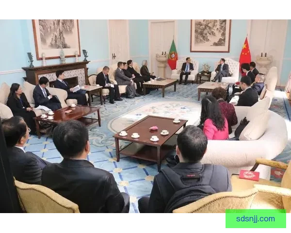 卢森堡与澳门经济文化对比解析及发展启示探讨