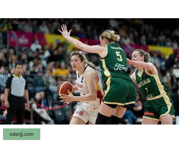 日本女篮鏖战澳大利亚展现速度与团队协作的极限对决 日本女篮鏖战澳大利亚展现速度与团队协作的极限对决